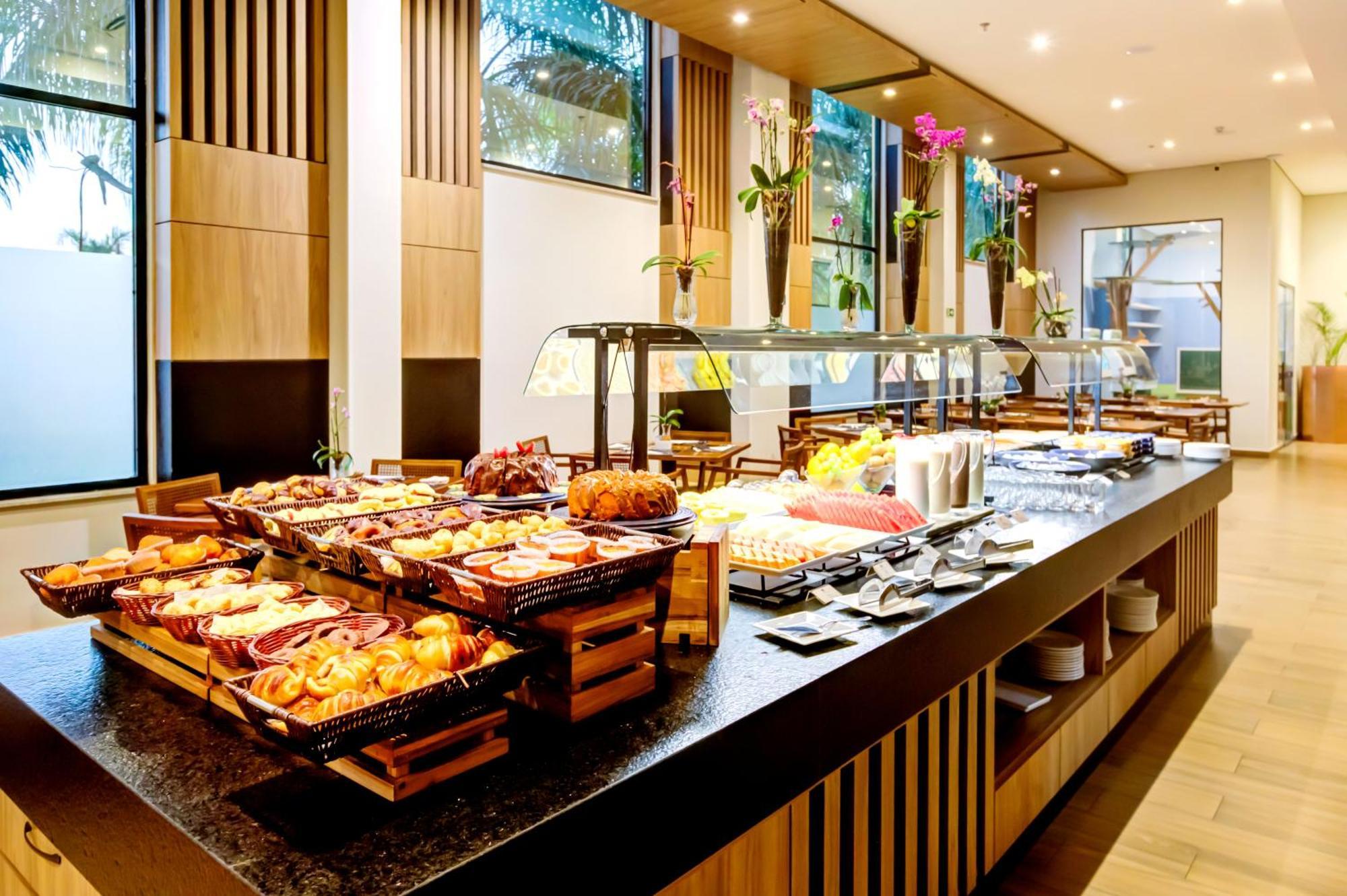 Doubletree By Hilton - Resort - Φοζ ντο Ιγκουασού Εξωτερικό φωτογραφία A buffet at a hotel