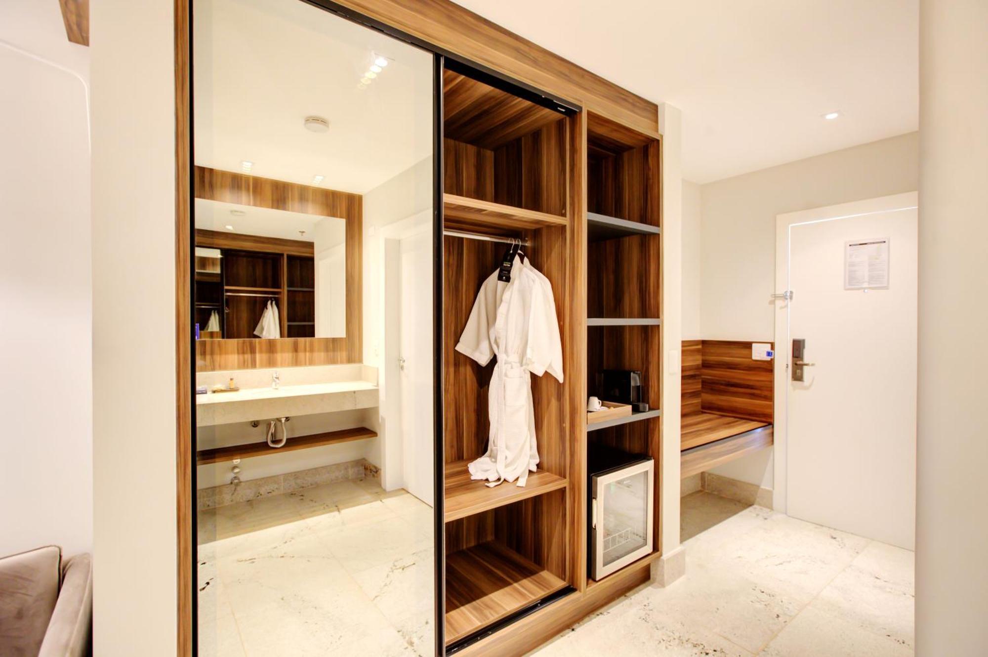 Doubletree By Hilton - Resort - Φοζ ντο Ιγκουασού Εξωτερικό φωτογραφία Sliding mirrored wardrobe doors